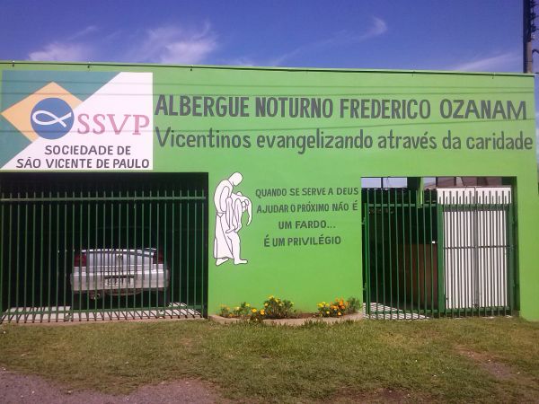 Sindicato dos Bancários de Guarapuava entrega alimentos no Albergue Noturno