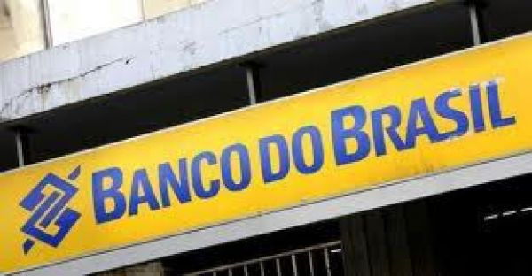 Escriturário do Banco do Brasil consegue provar atividade técnica para acumular cargo de professor