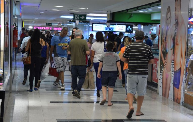 Pequenos lojistas contestam alta nas vendas em shoppings no Natal: ‘fake news’