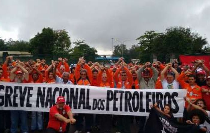 Petroleiros vão à greve por empregos e segurança nesta segunda-feira (25)