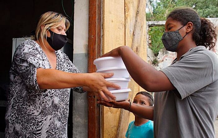 Política de Bolsonaro tira emprego e comida do prato das mulheres