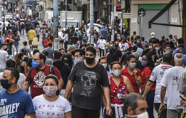 População deve redobrar medidas de higiene e proteção frente à abertura