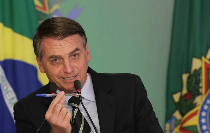 Por votos no Congresso, Bolsonaro barganha com centrão e oferece cargos nas estatais