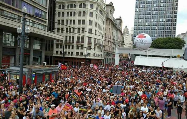 Povo na rua, Congresso recua e suspende reforma da Previdência