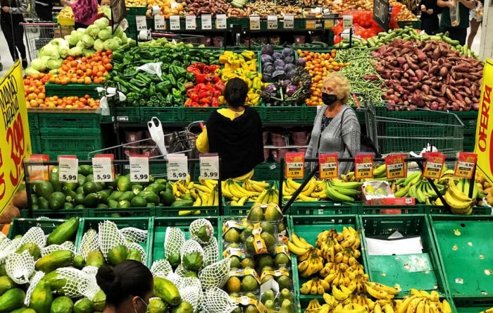 Preços dos alimentos disparam e inflação de outubro é maior alta desde 2002 