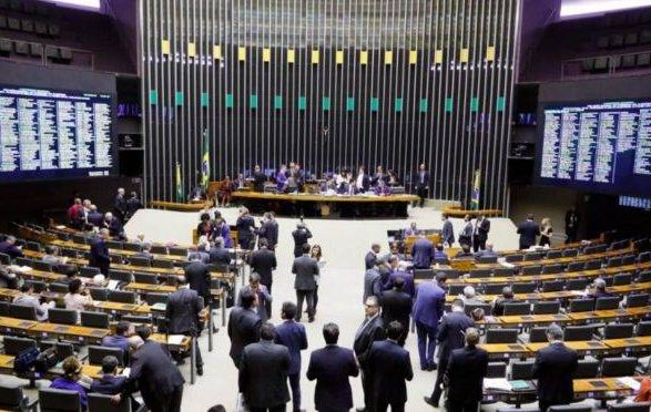 Pressão da CUT e centrais barra votação da Carteira Verde Amarela no Congresso