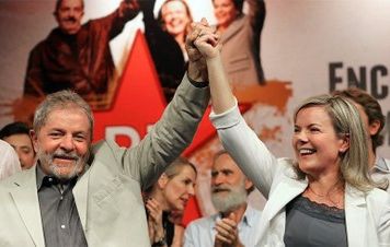 'Prisão de Lula não aprisiona candidatura', diz especialista. Ex-presidente reafirma decisão