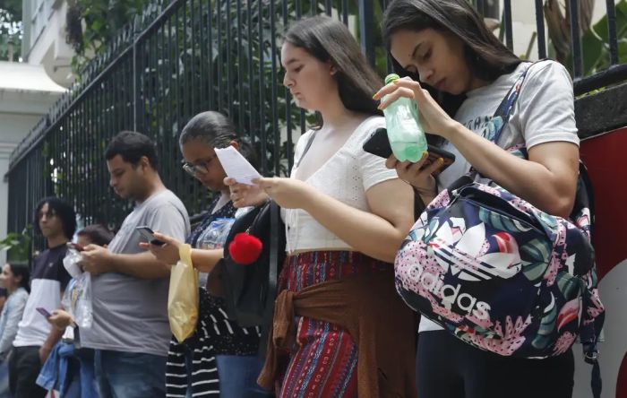 Quase 10 milhões de jovens estão sem trabalho e sem estudo, diz pesquisa Dieese 