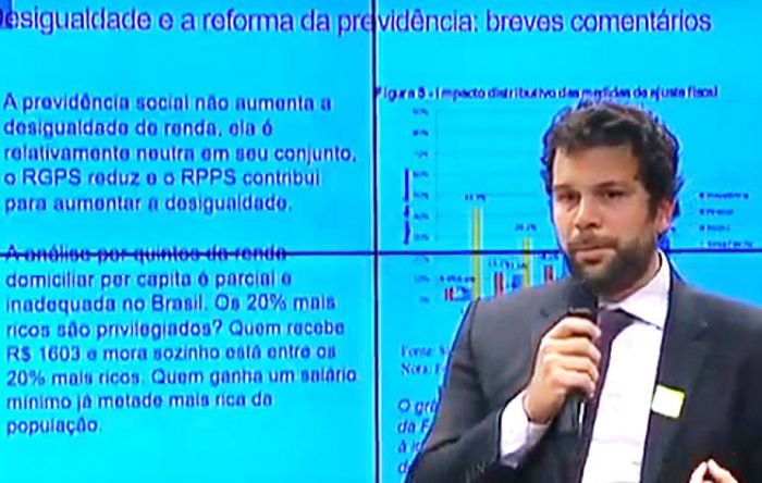 Reforma da Previdência é nebulosa e tira R$ 17 bi da economia, diz professor