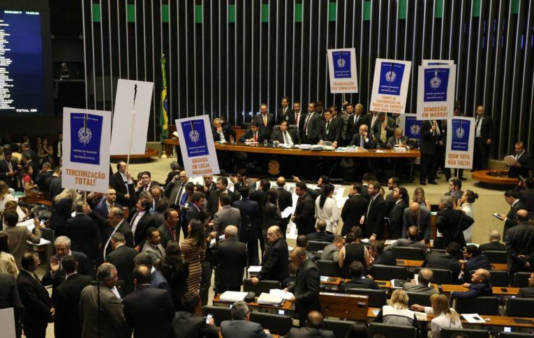 Reforma trabalhista completa 5 anos: menos direitos e queda na renda do trabalhador