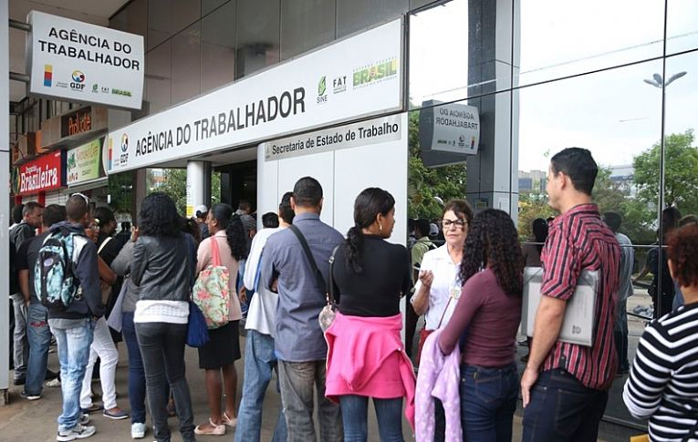 Reforma trabalhista vira tema de debate eleitoral após reduzir salários e empregos