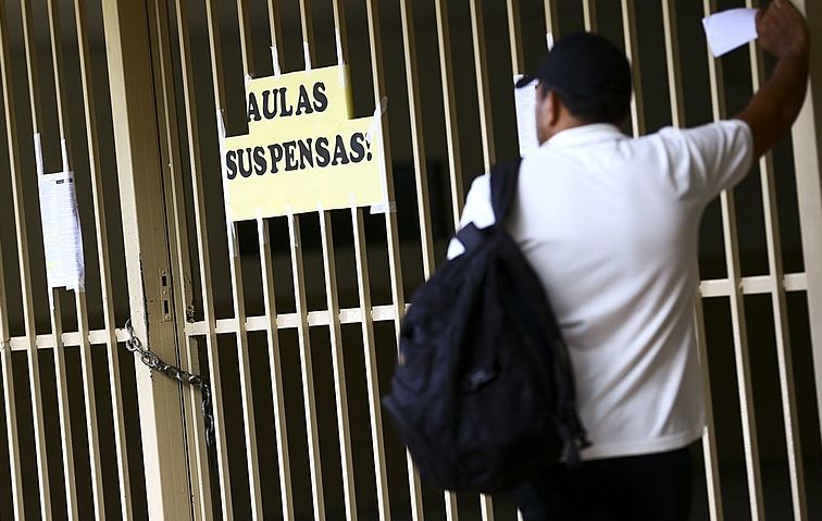 Retorno às aulas coloca em risco a vida de 9,3 milhões de pessoas, aponta Fiocruz