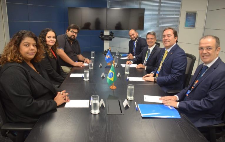 Reunião com presidente da Caixa termina com avanços 