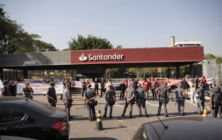 Santander apela para a violência em protesto pacífico de bancários contra a terceirização