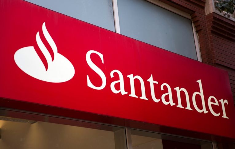 Santander exalta diversidade racial, mas dados mostram o contrário