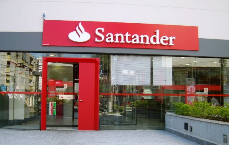 Santander obtém maior lucro de sua história no Brasil