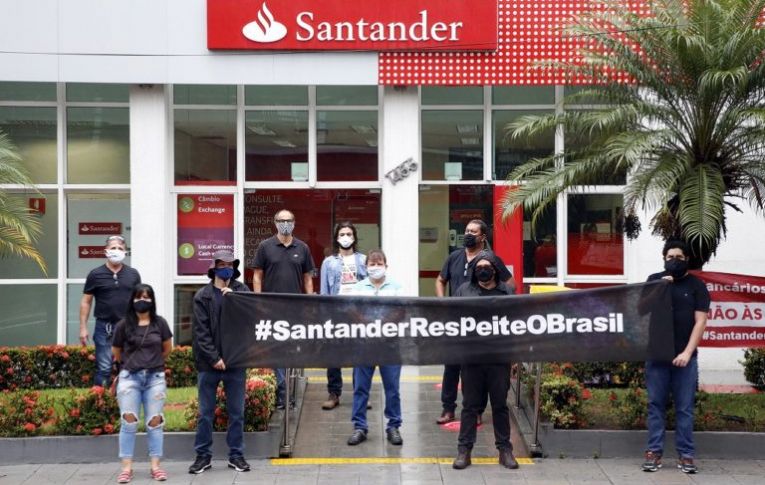 Santander terá que pagar indenização por desconto indevido na PLR