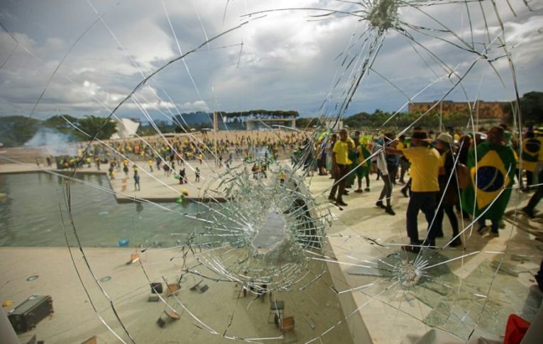 Sem anistia: um ano da tentativa de golpe