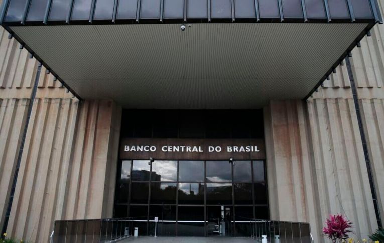 Senado aprova projeto que dá autonomia ao Banco Central