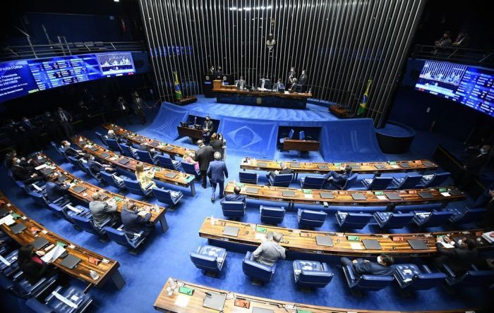 Senado aprova “trabalho voluntário” sem carteira assinada e valor menor que o mínimo