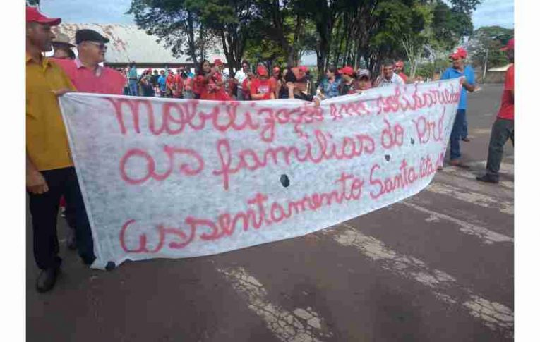 Sindicato de Umuarama participou de passeata contra despejo de Sem Terra em Mariluz