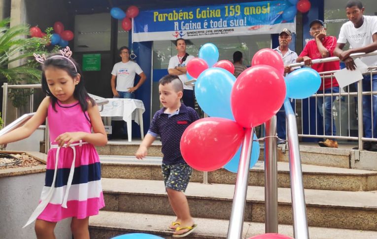 Sindicato de Umuarama realiza manifestação para marcar os 159 anos da Caixa