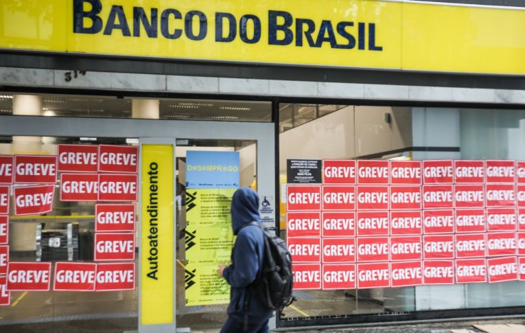 Sindicatos da Fetec participam de paralisação das atividades do Banco do Brasil