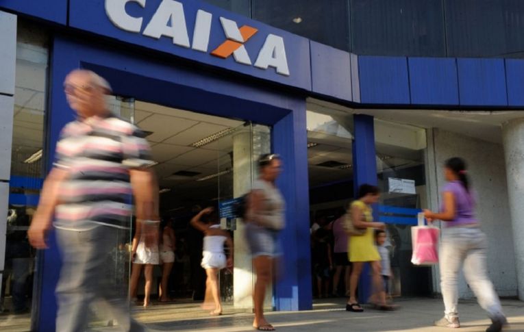 Só na Caixa, 225 mil pessoas já tiveram o nome limpo com o programa Desenrola