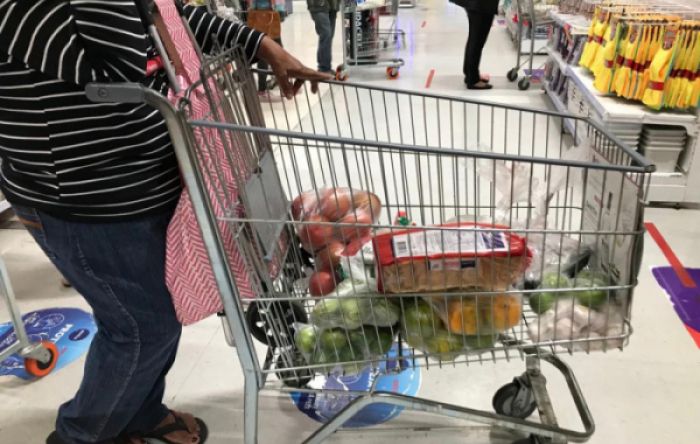 Sob Bolsonaro, brasileiros fazem empréstimos para comprar comida