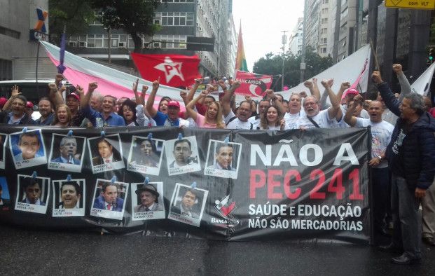 Trabalhadores defendem a soberania em ato no Rio