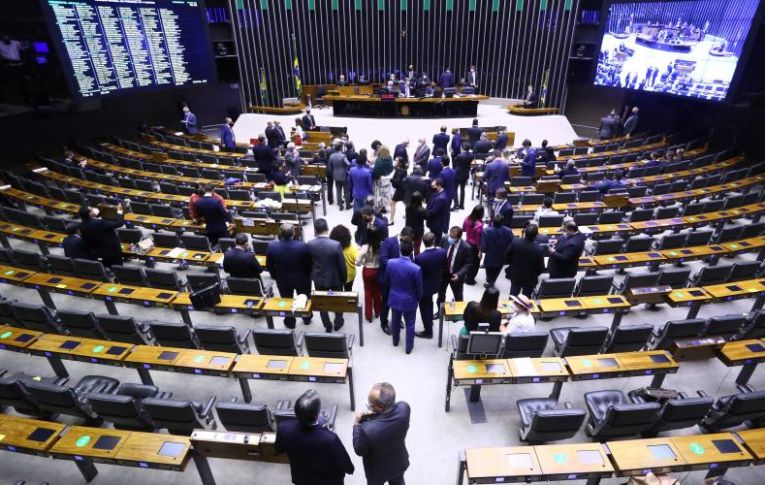 Trabalhadores em festa: Senado derruba MP da Escravidão e aprova PDL 342 