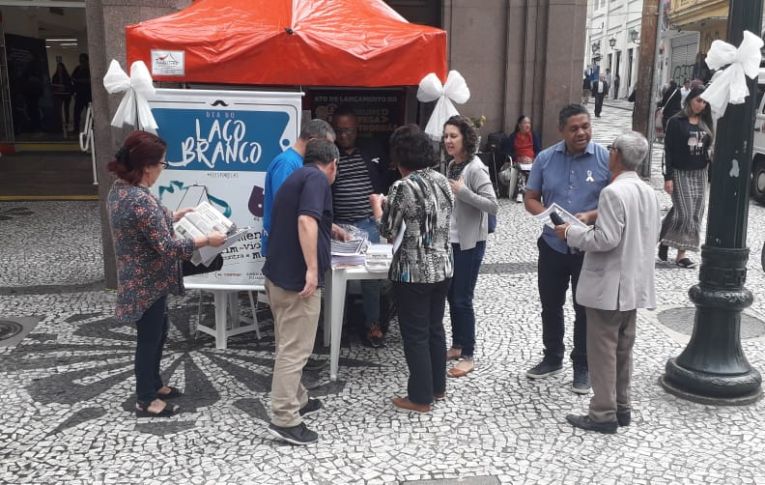 Trabalhadores promovem ação pelo fim da violência contra as mulheres 