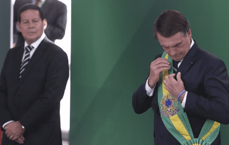 TSE julga nesta terça-feira ações que podem cassar Bolsonaro e Mourão