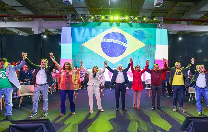 Vamos, juntos, reconstruir o Brasil que a gente quer