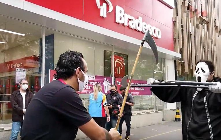 Vídeos dão nomes e rostos ao drama das demissões nos bancos em plena pandemia