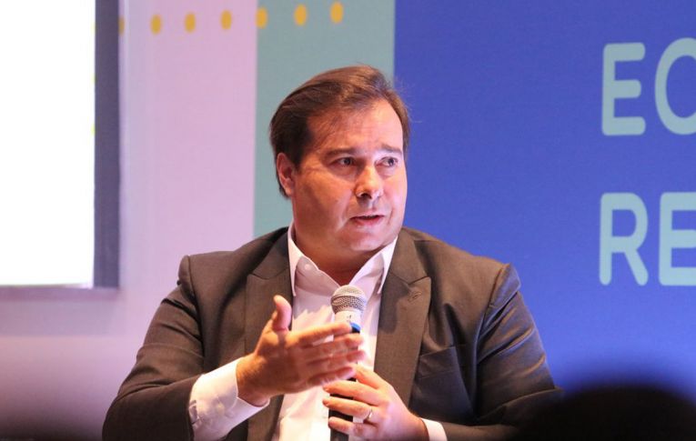 Weintraub é um desastre, atrapalha o futuro das crianças e compromete a educação, diz Rodrigo Maia