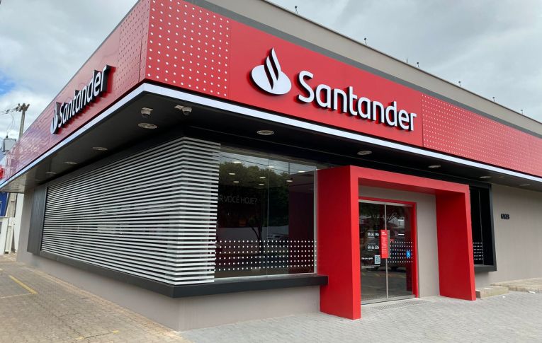 Aposentados do Santander terão redução na mensalidade do plano de saúde