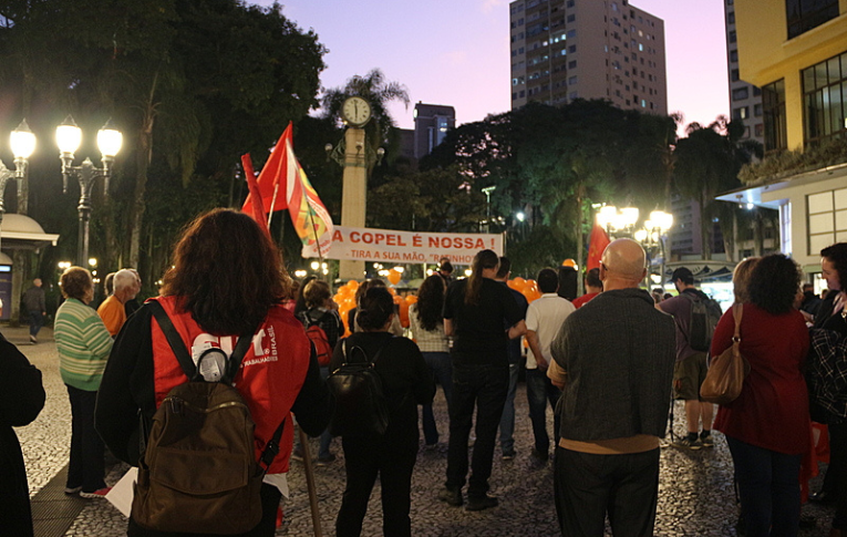 Ato público reuniu centenas de pessoas contra a privatização da Copel