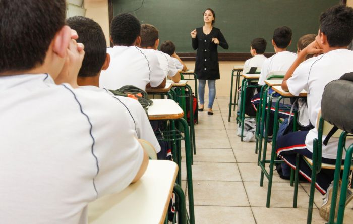 Cortes de R$ 1,6 bi no Orçamento e não regulamentação do Fundeb ameaçam educação