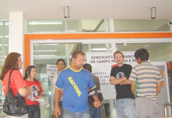Paralisação contra horário estendido do Itaú