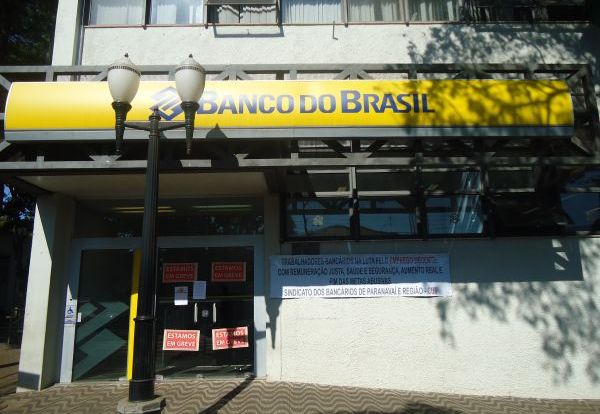 Greve em Paranavaí base N. Esperança 06-10-2011