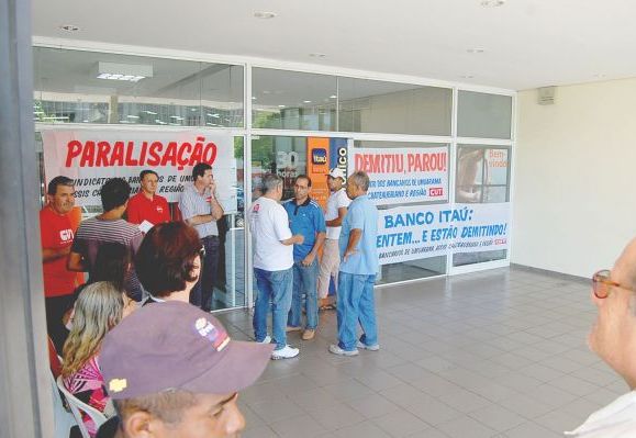 Protesto contra demissões no Itaú