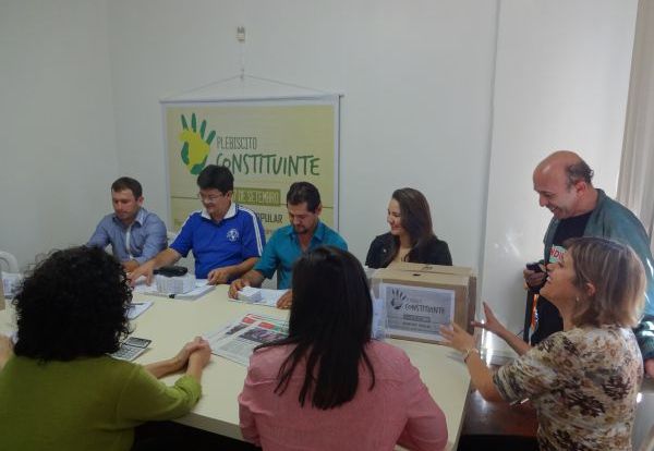 Apuração dos votos do plebiscito popular 
