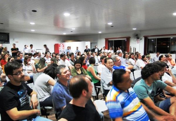 Assembléia Deflagra greve