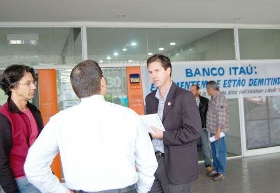 Manifesto contra as demissões no Itaú