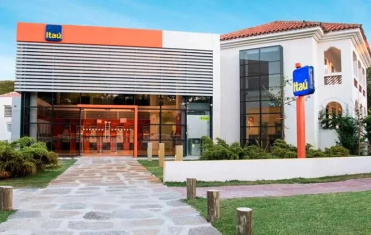 Aposentados do Itaú intensificam mobilização por plano de saúde acessível