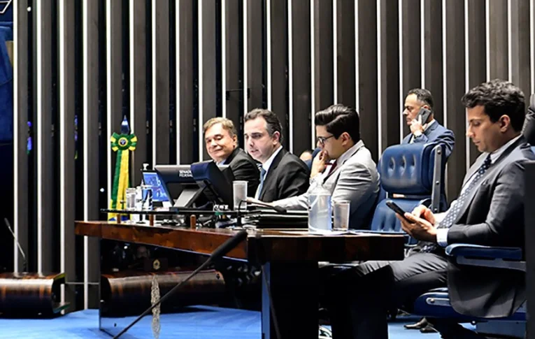 Aprovada isenção de IR na participação nos lucros de empregados; texto vai à Câmara  Fonte: Agência Senado