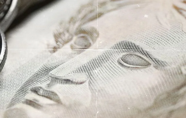 As 4 engrenagens que tornam o crédito no Brasil um agente de empobrecimento