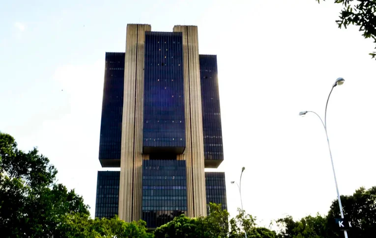 Banco Central passa a bloquear chaves Pix usadas em golpes e fraudes