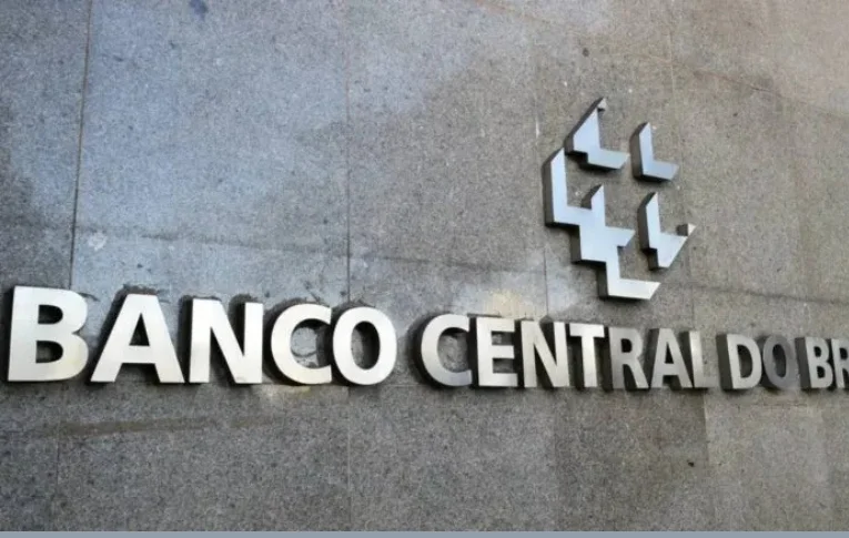 BC diz que Selic deve ser mantida em 15% por período prolongado